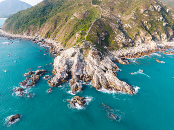 深圳大鹏半岛山海相连海岸线风光