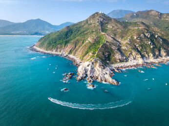 深圳大鹏半岛山海相连海岸线风光