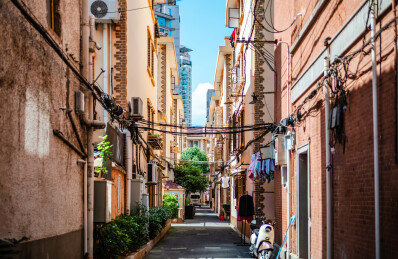 上海北京西路新式里弄内部的老建筑