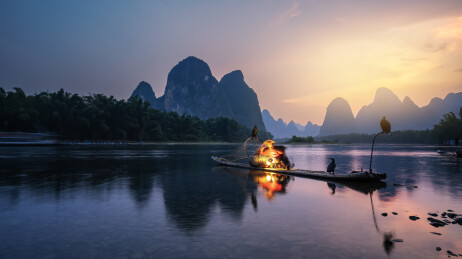漓江夕阳与渔人之火