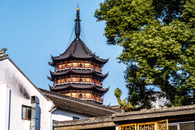中国江苏苏州报恩寺塔建筑特写