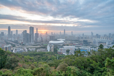 深圳市笔架山公园俯瞰城市日出景观