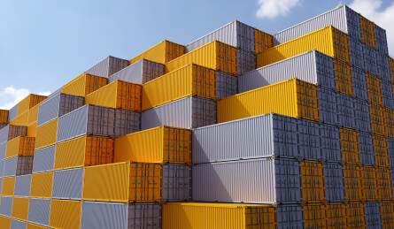 三维渲染的港口堆场上码放整齐的集装箱