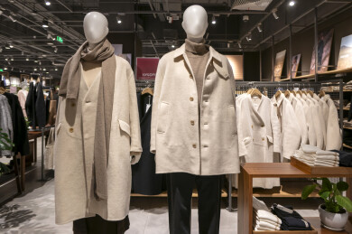 服装店冬季休闲服饰