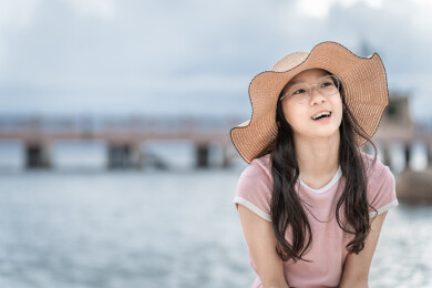 望向远方的文艺女生
