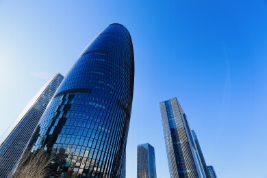 蓝天下的北京丽泽金融商务区建筑群风光