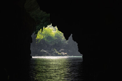 水洞洞口自然景观-广西河池巴马县百鸟岩
