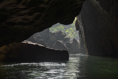 溶洞与河流风光-广西河池巴马县百鸟岩