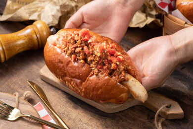 香辣脆哨德式香肠热狗包川渝风味硬核暴击