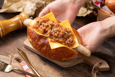 肉酱德式香肠热狗包的双重满足