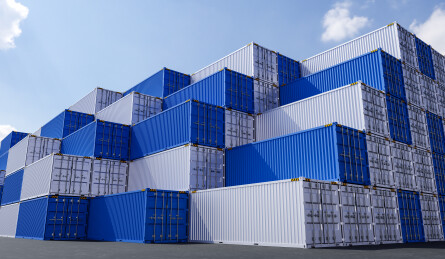 三维渲染的港口堆场上码放整齐的集装箱