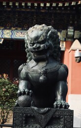 颐和园里的铜狮子