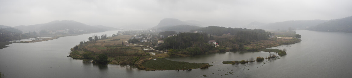 邵阳新宁县烟雨朦胧湖光山色的夫夷江桃花村