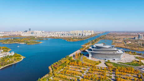东营区清风湖秋天城市建筑风光航拍