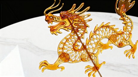 金色龙形糖雕艺术品