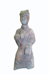 四川博物院成都天迴山出土东汉持镜提履女俑