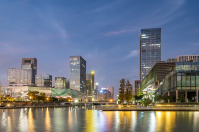 宁波东部新城商务区城市天际暮色