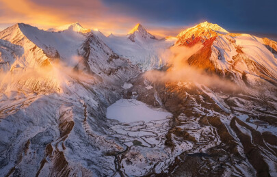 中国西藏冈底斯山普拉喜琼国王峰航拍图