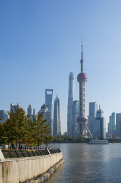 上海浦东天际线与东方明珠塔江景