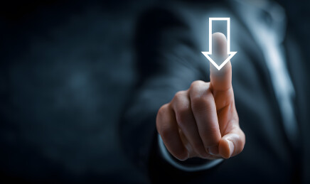 手指按下向下箭头