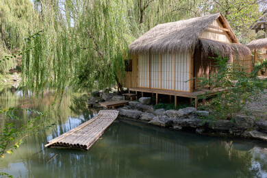 仿古竹屋和竹排