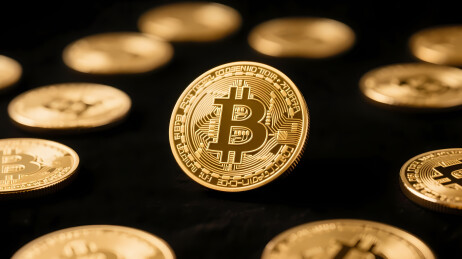 金色比特币中央特写