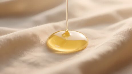 金黄色液滴滴落