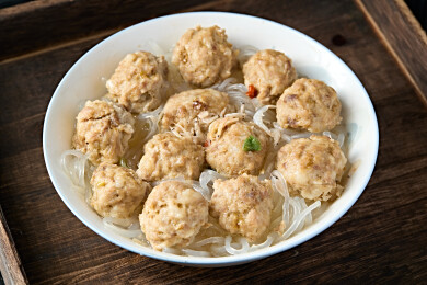 地方特色美食蔚县八大碗清蒸丸子
