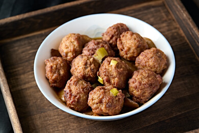 地方特色美食蔚县八大碗菜红烧牛肉丸子