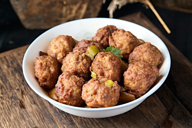 地方特色美食蔚县八大碗菜红烧牛肉丸子