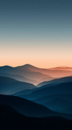 黄昏层叠山丘 