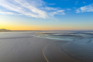 钱塘江滩涂晨景