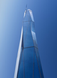 现代几何形玻璃幕墙直插蓝天