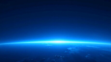 地球边缘蓝色光芒壮丽景象