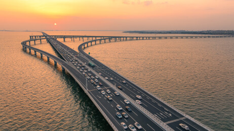 山东青岛胶州湾跨海大桥太阳落日阳光，道路
