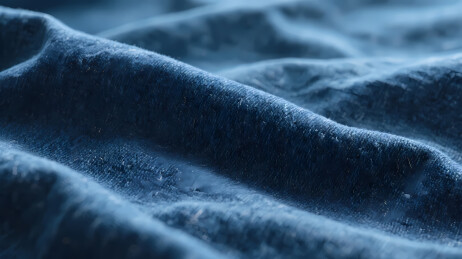 深蓝褶皱布料特写