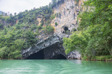 山水溶洞景观-广西河池巴马县百鸟岩
