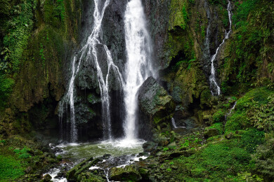 马岭河峡谷瀑布风景