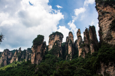湖南张家界天子山景区神兵聚会群峰