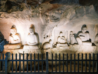 杭州灵隐寺飞来峰佛像石窟