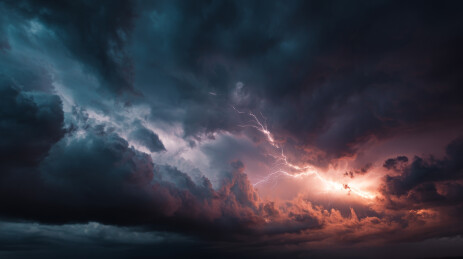 暴风雨中的闪电