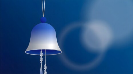 幽蓝背景下的渐变蓝风铃