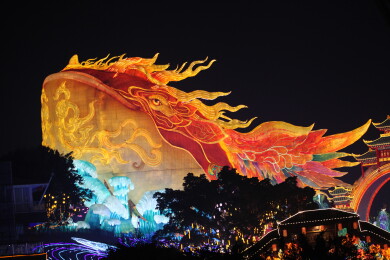四川自贡：鲲鹏耀灯城，神话入画来