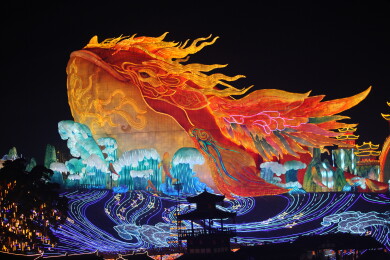 四川自贡：鲲鹏耀灯城，神话入画来