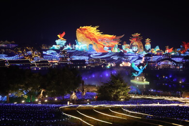 四川自贡：鲲鹏耀灯城，神话入画来