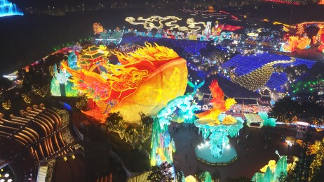 四川自贡：鲲鹏耀灯城，神话入画来