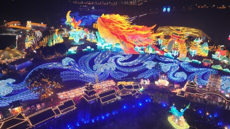 四川自贡：鲲鹏耀灯城，神话入画来
