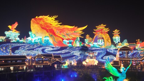 四川自贡：鲲鹏耀灯城，神话入画来