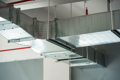 工业厂房金属通风管道系统特写