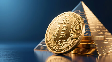 比特币金币与透明金字塔